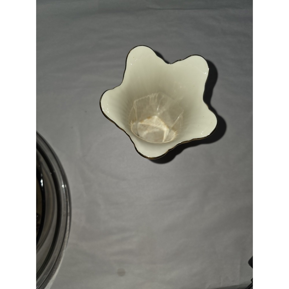 Vintage New Lenox meridian White Porcelain Pentagon Ribbed Vase with Gold Trim - Picture 2 of 3